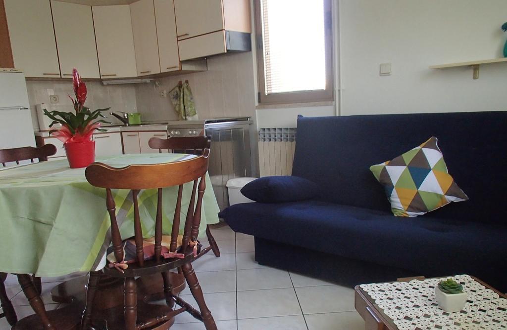Apartment Eni روفينج الغرفة الصورة
